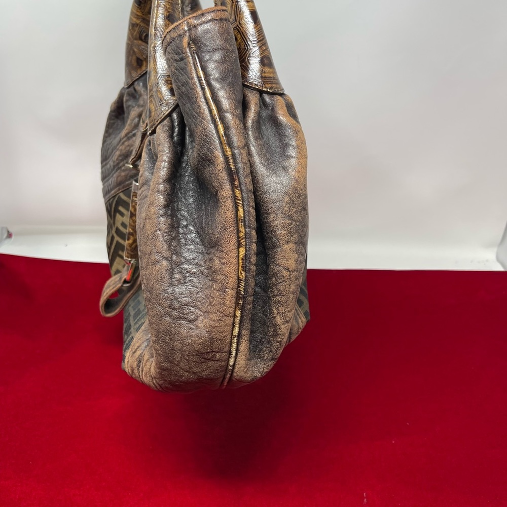 authentic FENDI Brown Leather Gold-plated Spy Shoulder Bag - Picture 10 of 16